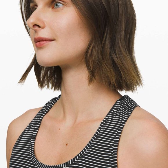 Lululemon UGC LOVE TANK *PLEATED, Size 4 - Picture 3 of 4